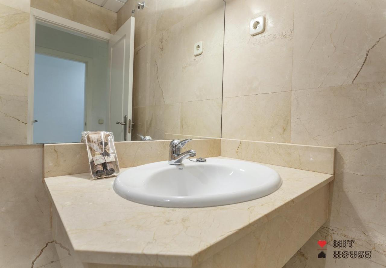 Mit House Puerta Del Sol III En Madrid Apartment Екстериор снимка